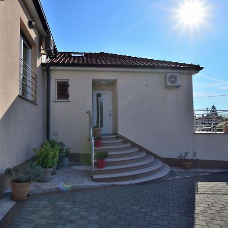 Apartments Golden Hour Jurdani Exterior photo