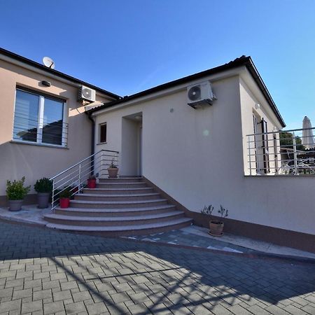 Apartments Golden Hour Jurdani Exterior photo