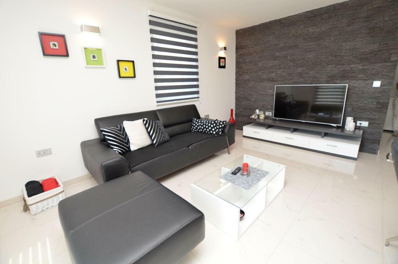 Apartments Golden Hour Jurdani Exterior photo