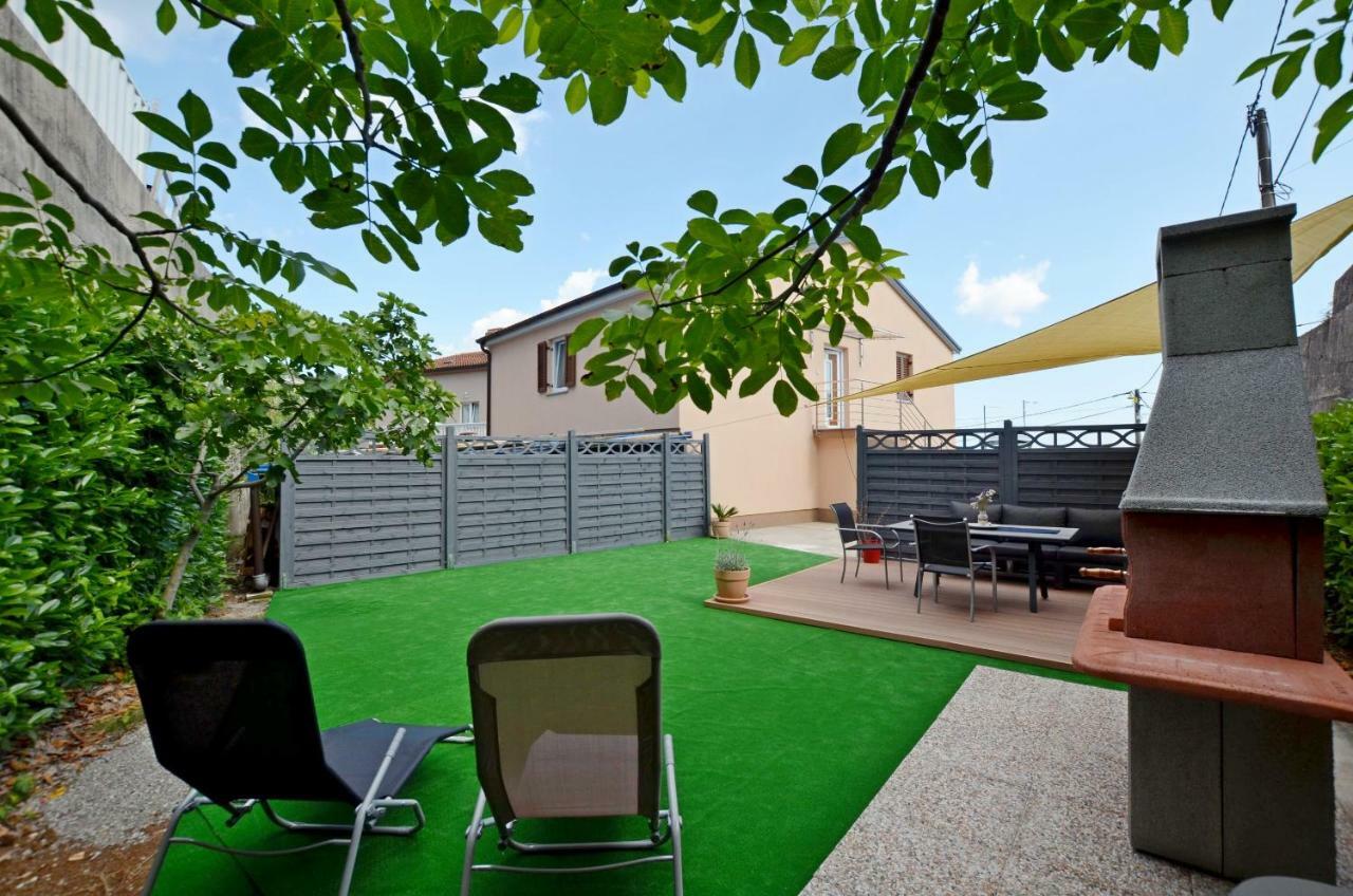 Apartments Golden Hour Jurdani Exterior photo